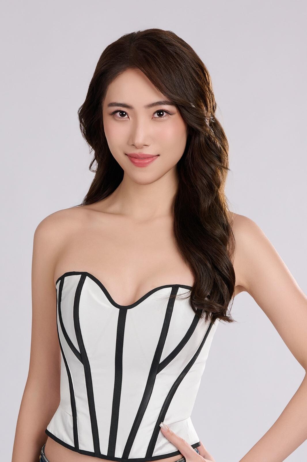 林司檸 Caroline Xu,26歲,174cm高,碩士畢業,現為金融從業員。